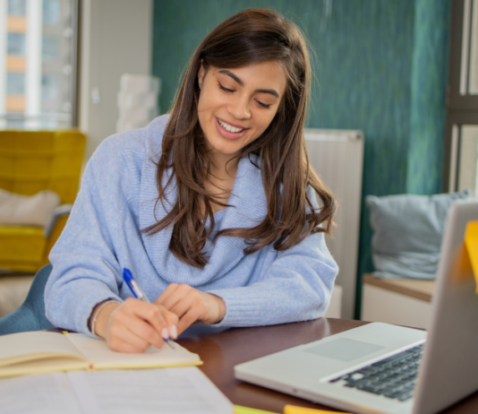 Online MBA vs. kombinované studium: co je lepší?